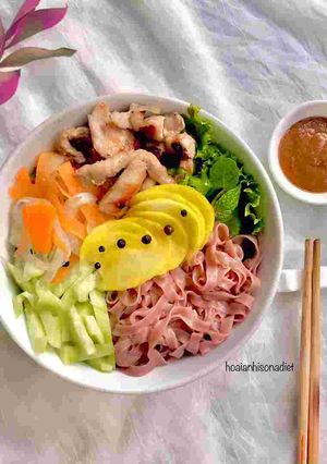 Hình của món Phở trộn (sốt bơ đậu phộng).