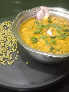 મગ નું ખાટું શાક (Moong Khatu Shak Recipe In Gujarati) રેસીપી મુખ્ય ફોટો