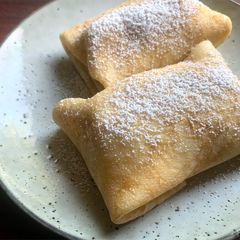 A picture of Banana & Cream Crepes.