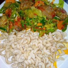 A picture of Macaroni da vegetables sauce.