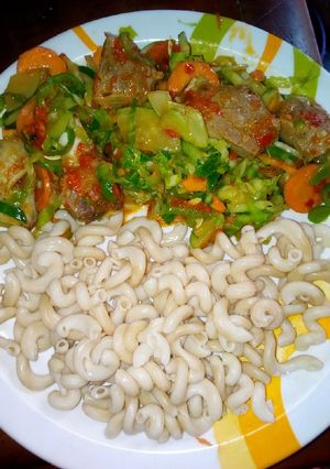 A picture of Macaroni da vegetables sauce.