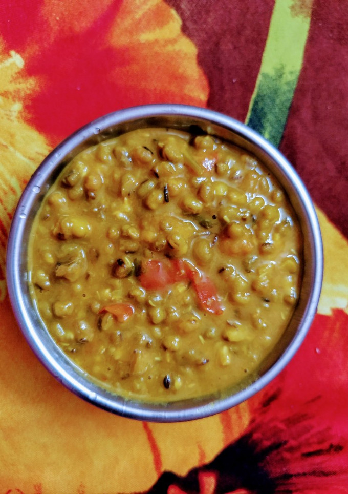 हरी मोठ दाल (hari moth dal recipe in Hindi) रेसिपी मुख्य फोटो