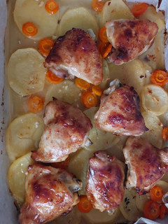 Una foto de Pollo al horno con limón