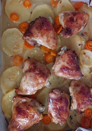 Una foto de Pollo al horno con limón