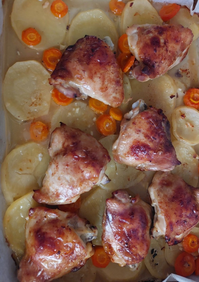 Una foto de Pollo al horno con limón