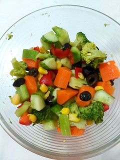 વેજિટેબલ સલાડ(Vegetable Salad Recipe in Gujarati) રેસીપી મુખ્ય ફોટો
