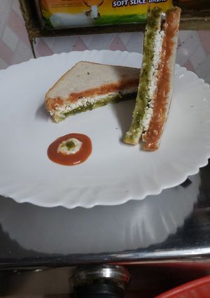 ब्रेड पनीर सैंडविच (Bred paneer sndwich recipe in Hindi) रेसिपी मुख्य फोटो