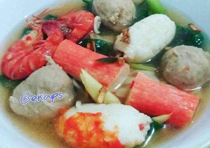 Resep Steamboat Kuah Tomyam Suka Suka Oleh Ekapuspita Cookpad