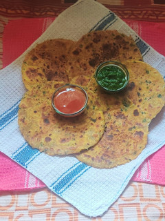મેથીના થેપલા (Methi Thepla Recipe In Gujarati) રેસીપી મુખ્ય ફોટો