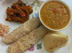 A picture of Punjabi dinner thali.