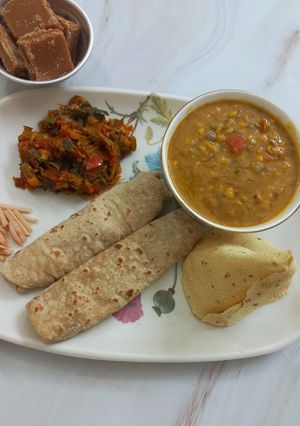 A picture of Punjabi dinner thali.