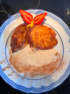 Una foto de Torrijas “nube” y su sabayón