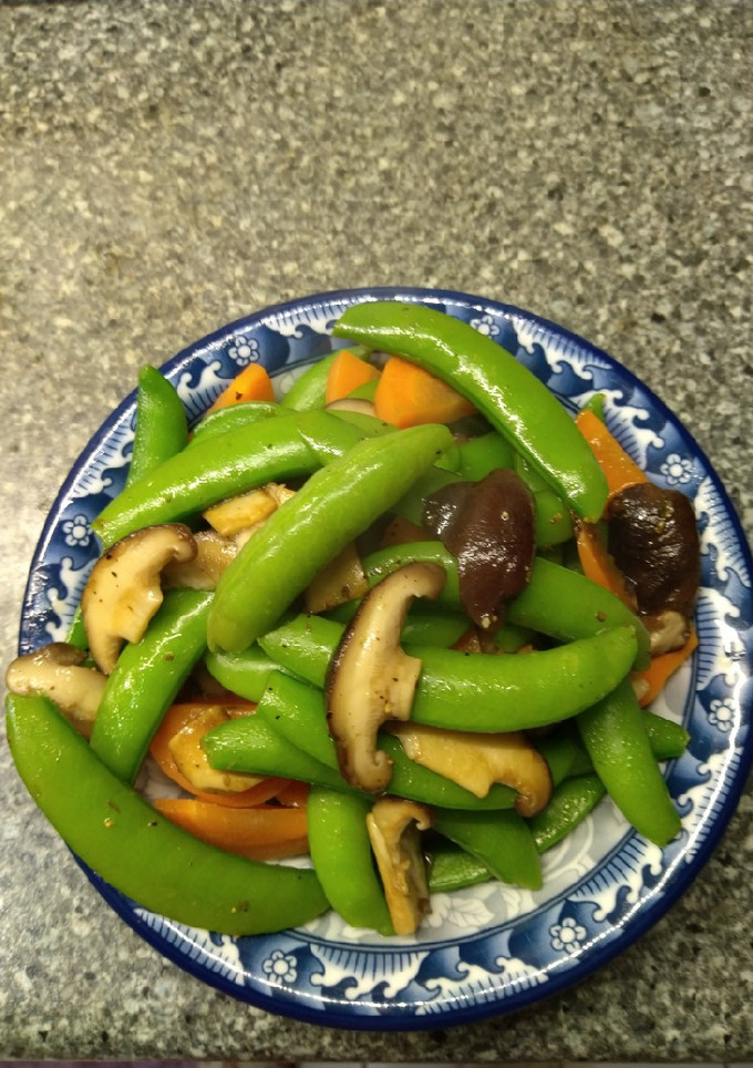 鮮菇炒甜豆（素） 的食譜成品照片