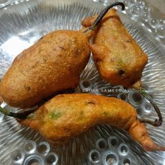 A picture of Hari mirch k pakoray.