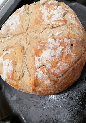 Una foto de Pan casero con semillas y huevo 🍞