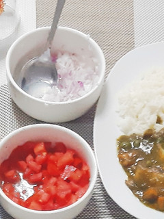 Una foto de Seco de pollo peruano