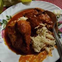 Una foto de Patitas de puerco capeadas en salsa roja