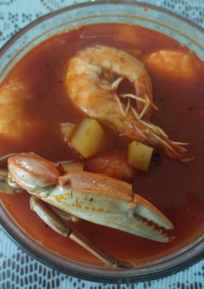 Una foto de Caldo de jaibas y camarones