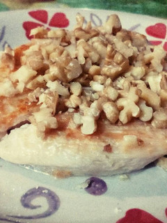 Una foto de Pollo frito con capa de Nueces picadas