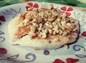 Una foto de Pollo frito con capa de Nueces picadas