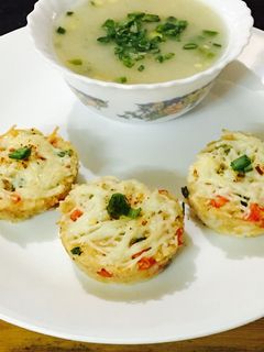 સુજી વેજીટેબલ ચીઝી બાઇટ (Sooji Vegetable Cheesy Bites Recipe In Gujarati) રેસીપી મુખ્ય ફોટો