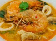 Gambar kuah tomyam seafood