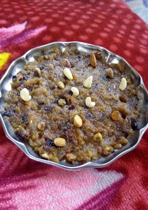 A picture of Apple Honey Rose Halwa.