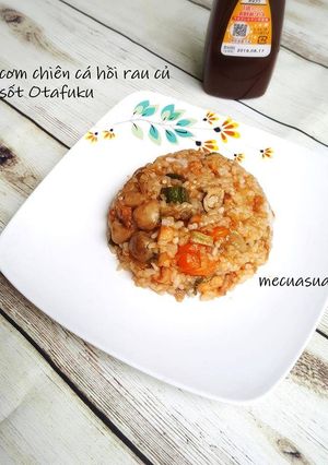Hình của món Cơm chiên cá hồi rau củ.