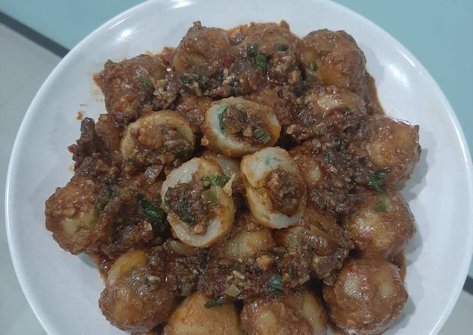 Cilok isi daging sapi saus kacang