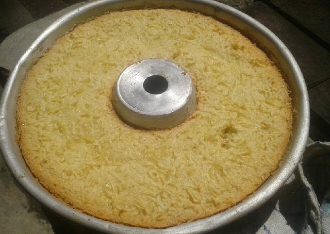 Langkah Mudah untuk Membuat Cassava cake (bolu panggang singkong) yang Enak Banget