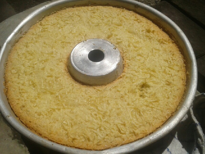 Langkah Mudah untuk Membuat Cassava cake (bolu panggang singkong) yang Enak Banget