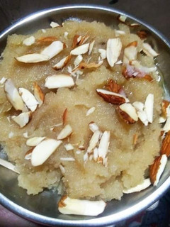सूजी का हलवा(Suji ka halwa recipe in HIndi) रेसिपी मुख्य फोटो