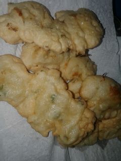 Una foto de Tortillas fritas con cebollita de verdeo