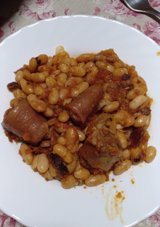 Una foto de Rabo de cerdo con judías