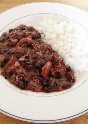 Una foto de Porotos negros tipo Feiojada