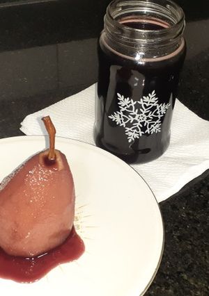 Una foto de Peras al vino tinto