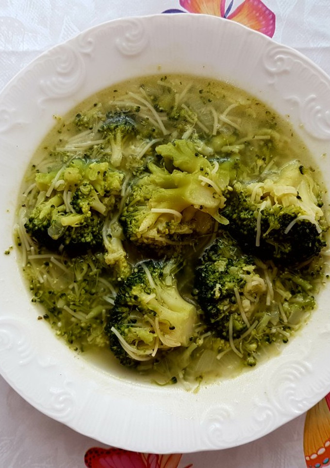 Una foto de Sopa de brócoli 🥦