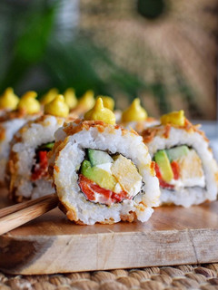 Una foto de Maki Sushi con Pollo