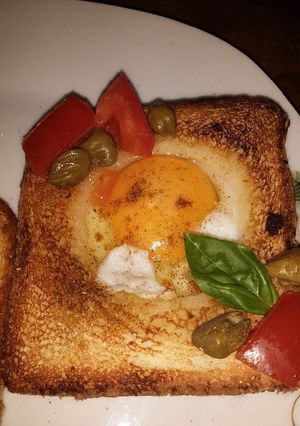 Una foto de Huevos a la canasta capreses