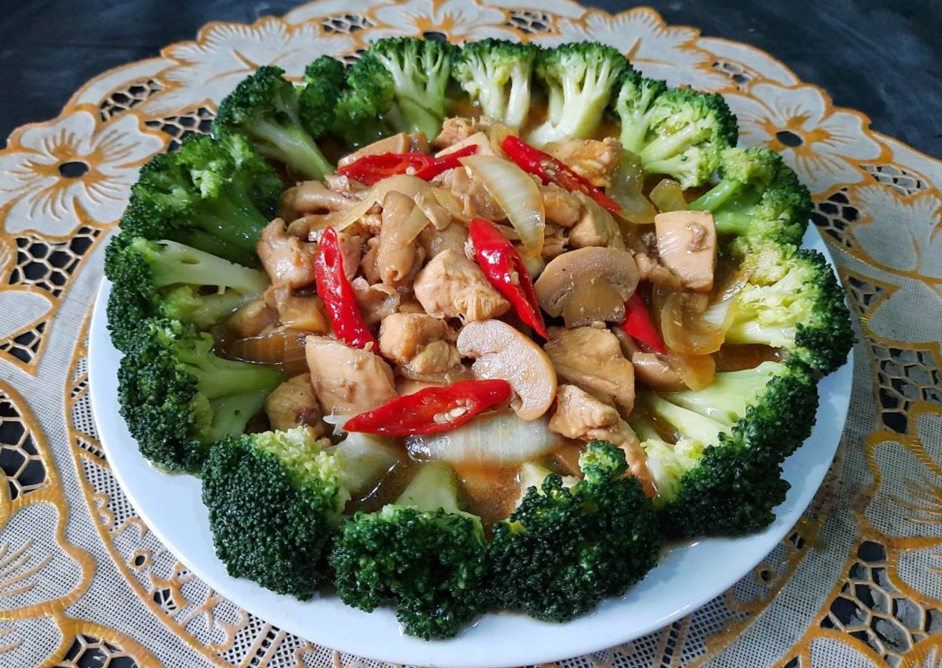 Brokoli Siram Ayam Jamur