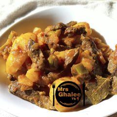 A picture of Irish pottage with liver and veggies.