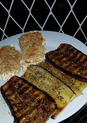Una foto de Berenjenas asadas en sartén