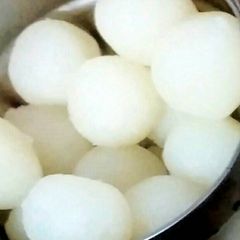 A picture of White rasogulla.