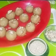A picture of Til Mawa Ladoo.