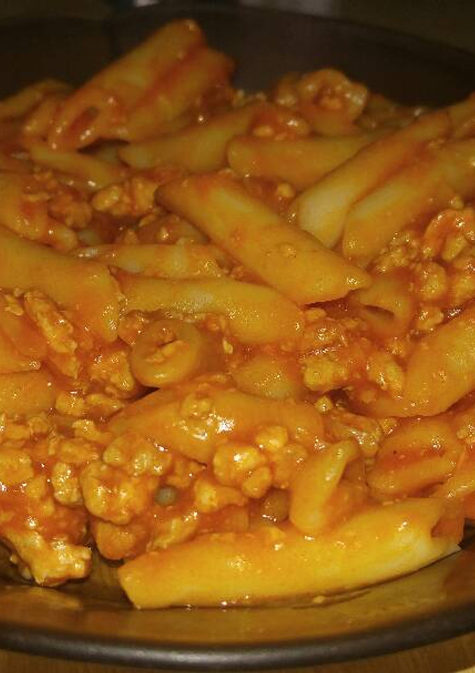 Una foto de Macarrones con tomate y carne