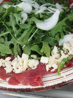 Una foto de Carpaccio de ternera 😋