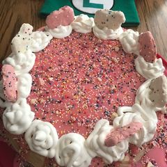 A picture of Frosted animal cracker cheesecake.
