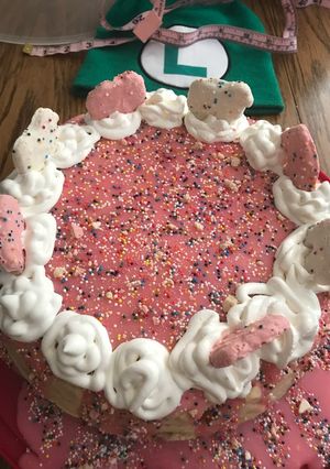 A picture of Frosted animal cracker cheesecake.