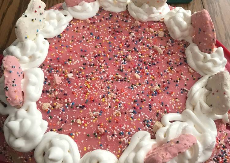 Frosted animal cracker cheesecake
