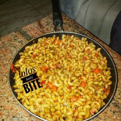 A picture of Stir fry macaroni.